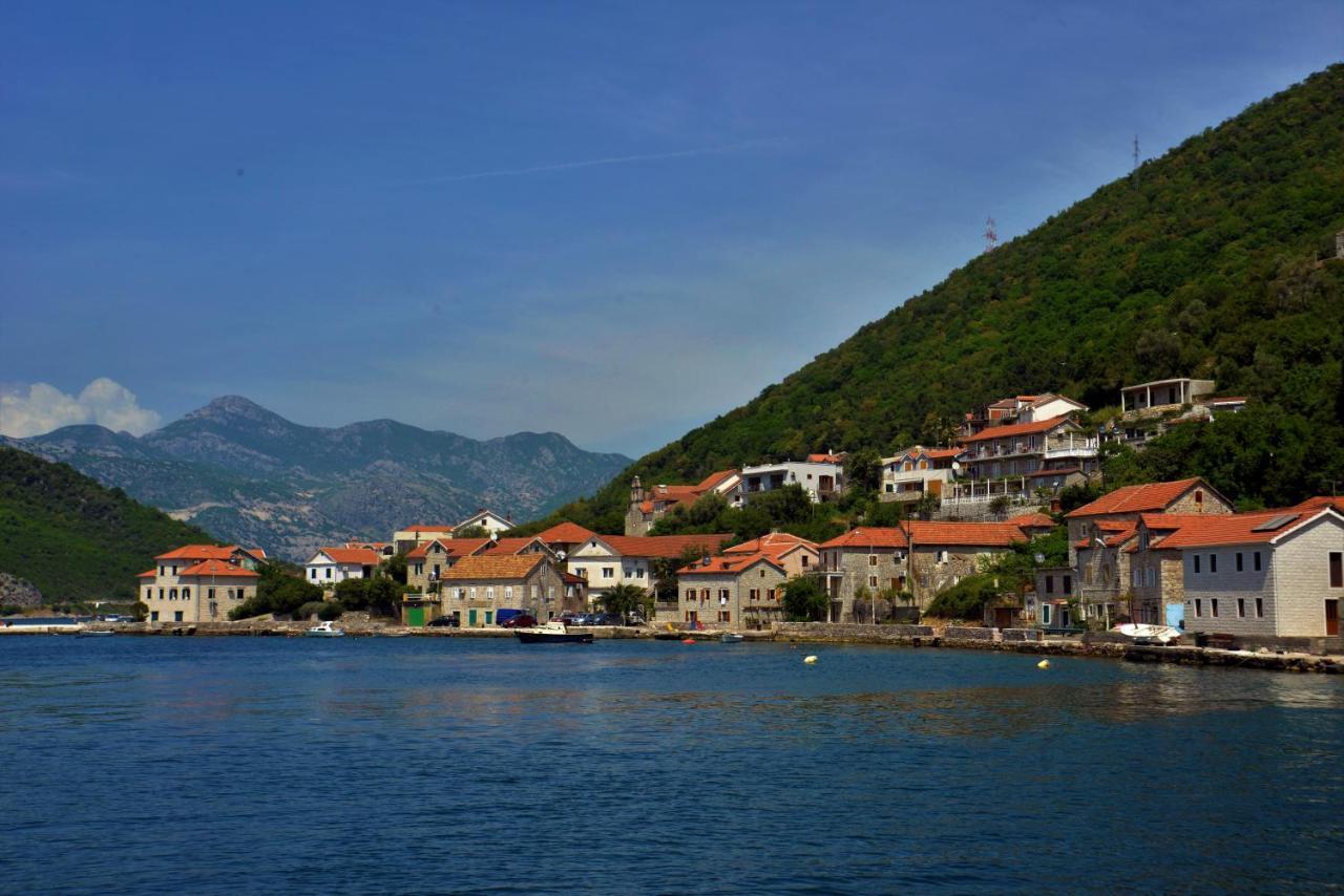 Apartments Okuka Tivat Exterior photo